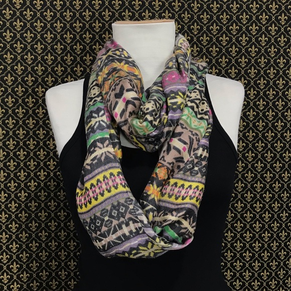 Anthro “Svea Scarf” by Feathers From Tolani - Picture 8 of 12